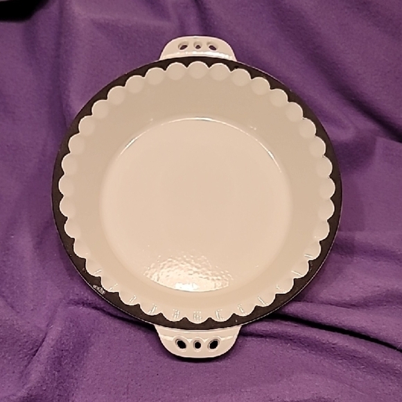 0704. Inspired Home ~ White Baked Enamel and Black Scalloped Pie/Quiche Dish ~ - Picture 7 of 8